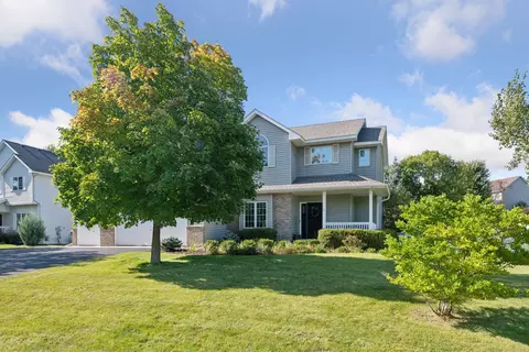 288 Groves Dr, Chaska, MN 55318