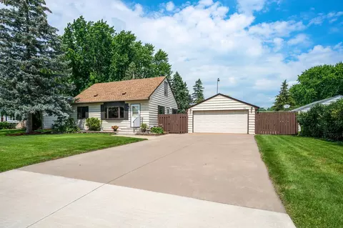 1761 Pinewood Dr, Shoreview, MN 55126