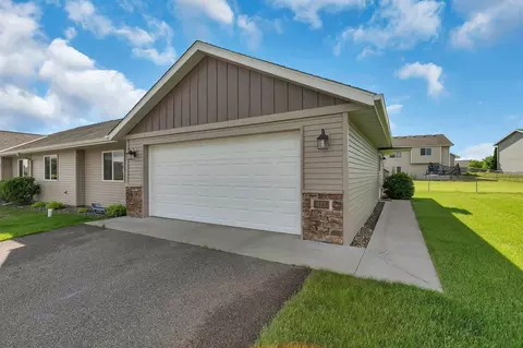 423 4th Ave SE, Saint Joseph, MN 56374