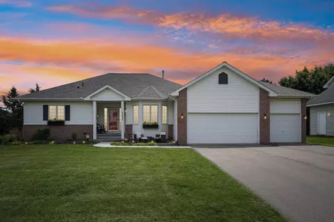 7853 Cobblestone Rd, Woodbury, MN 55125
