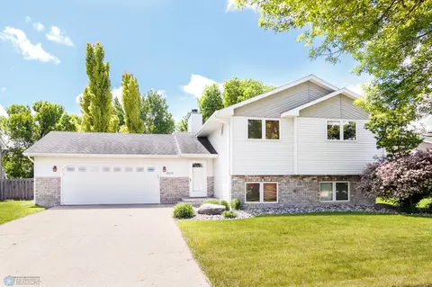 2518 33rd Ave S, Fargo, ND 58104