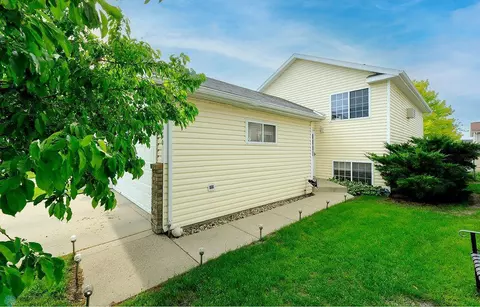 5160 8th Ave S, Fargo, ND 58103