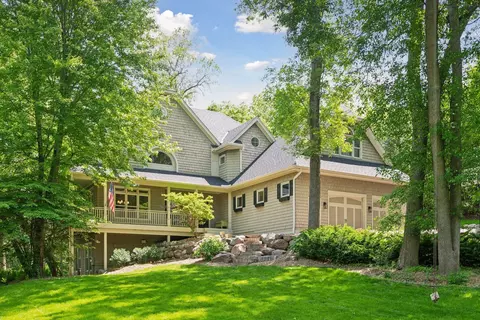 5955 Charleston Cir, Shorewood, MN 55331