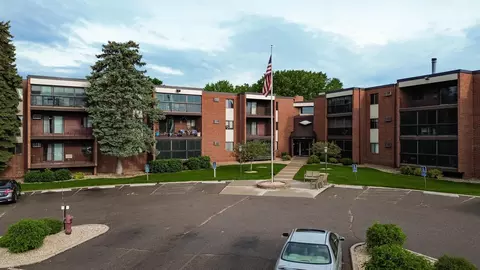 1800 Riverwood Dr #312, Burnsville, MN 55337