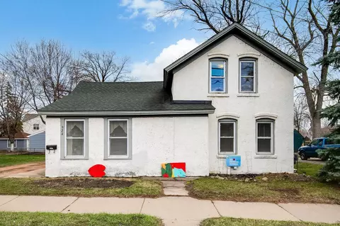924 Stoughton Ave, Chaska, MN 55318