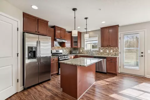 3477 Chestnut Ln, Eagan, MN 55123 photo 2