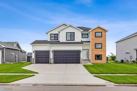 5936 66th St S, Fargo, ND 58104