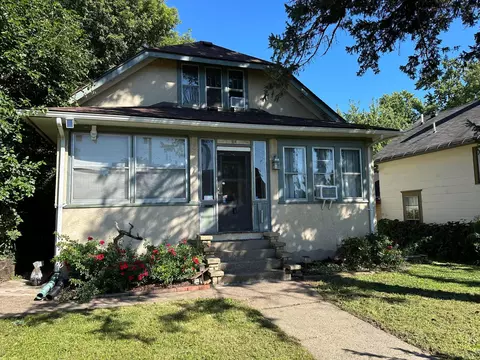 914 Duchess St, Saint Paul, MN 55106