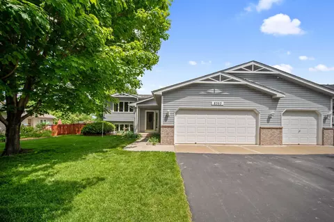 8353 174th St W, Lakeville, MN 55044