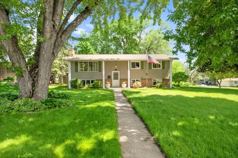 11041 Goodrich Cir, Bloomington, MN 55437