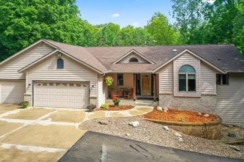 12890 Cyrus Trl, Faribault, MN 55021