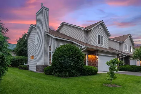 501 Old Town Dr, New Brighton, MN 55112