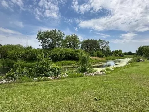 757 Des Moines Dr, Windom, MN 56101 photo 4