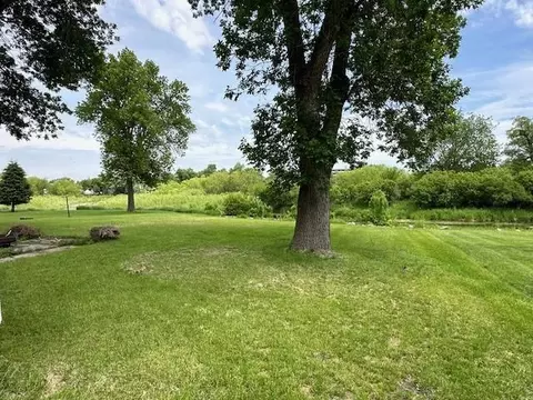 757 Des Moines Dr, Windom, MN 56101 photo 3