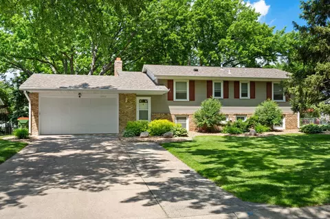 10453 Thrush St NW, Coon Rapids, MN 55433