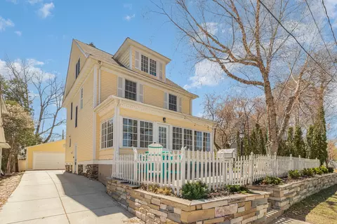 29 W Lake St, Excelsior, MN 55331