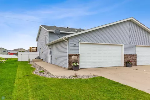 5202 48th Ave S, Fargo, ND 58104