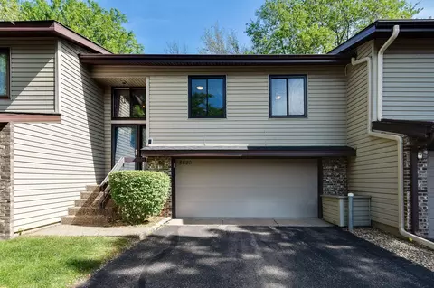 5620 Hyland Courts Dr, Bloomington, MN 55437