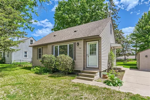 10 East Rd, Circle Pines, MN 55014