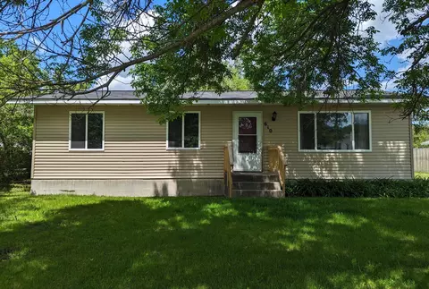 610 16th St E, International Falls, MN 56649