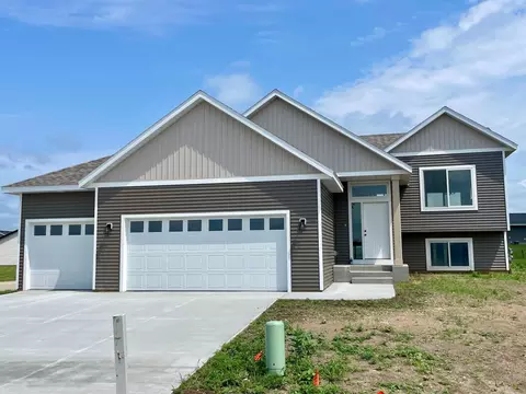 554 9th St, Wanamingo, MN 55983