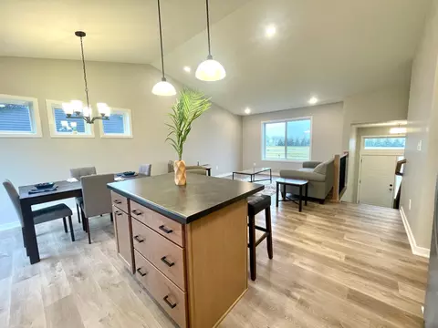 554 9th St, Wanamingo, MN 55983 photo 2