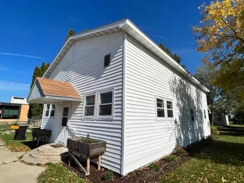 14 Hubbard Ave N, Sebeka, MN 56477