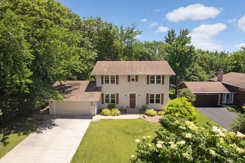 8103 Dakota Ln, Chanhassen, MN 55317