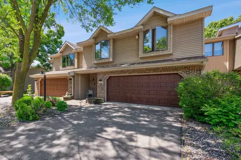 587 Sterling St S, Maplewood, MN 55119