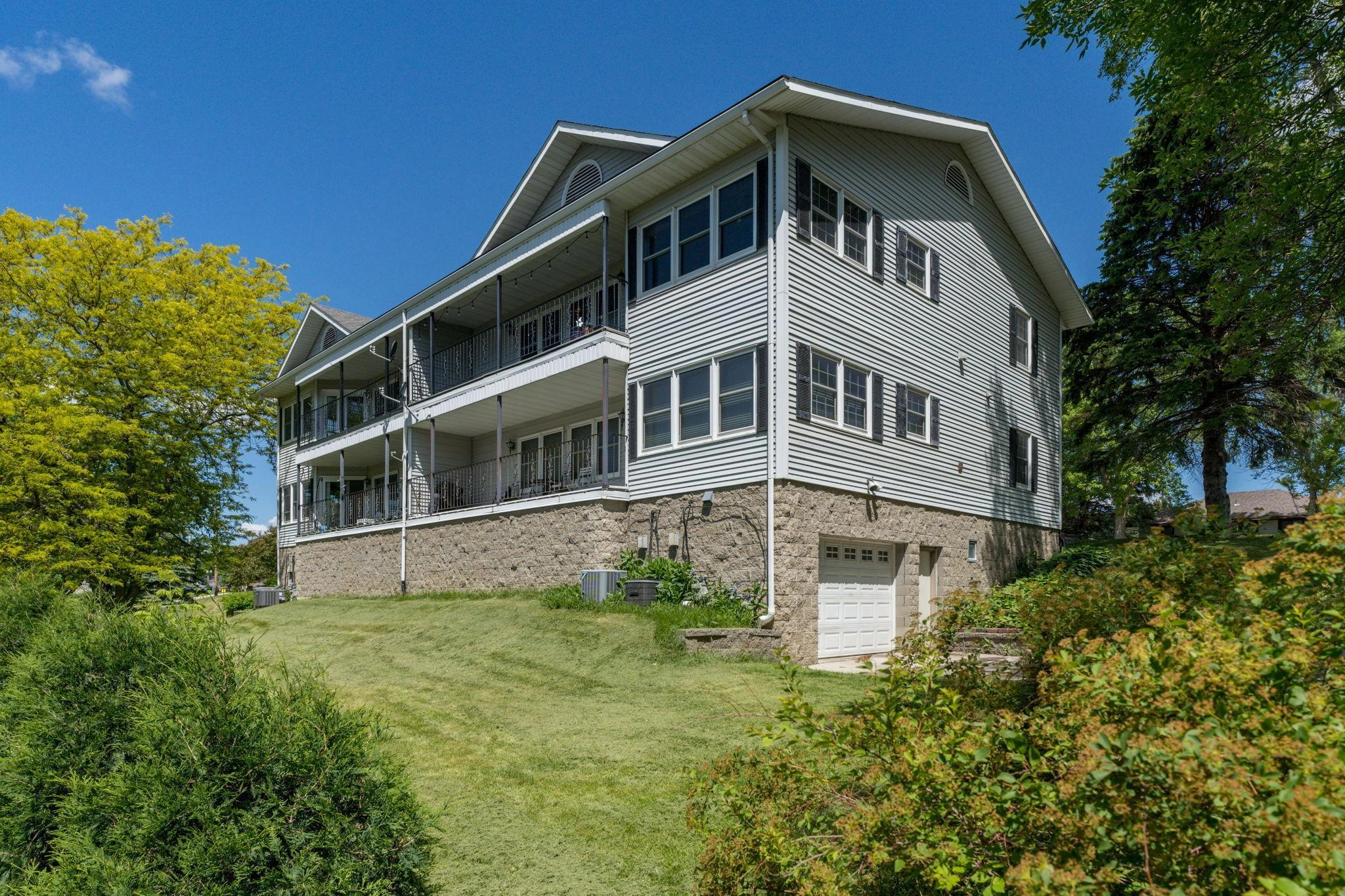 401 Walnut Ave Unit 202  
