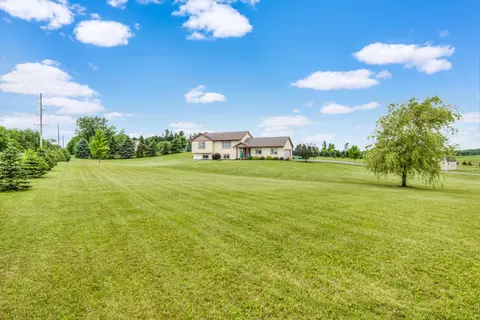 1604 92nd St, New Richmond, WI 54017