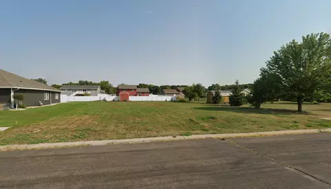 704 Andrew St, Marshall, MN 56258
