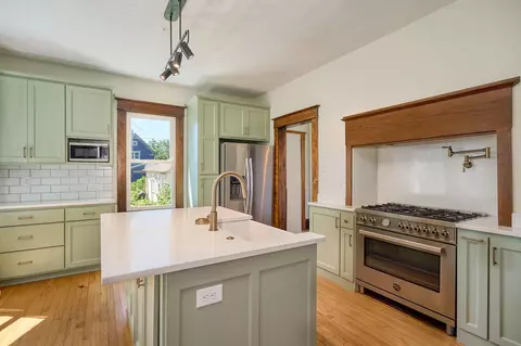 886 Central Ave W, Saint Paul, MN 55104
