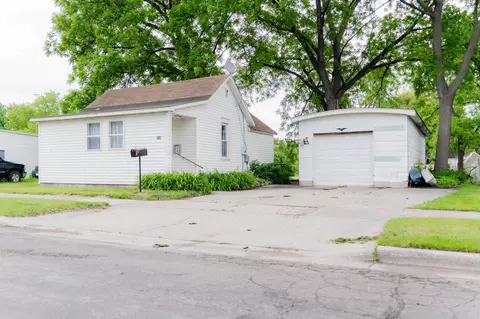 609 5th St SW, Waseca, MN 56093