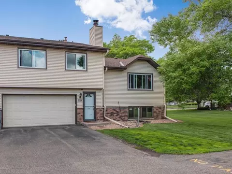 8507 S Maplebrook Cir, Brooklyn Park, MN 55445