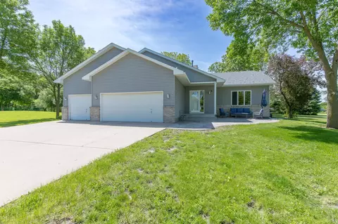 120 Windcrest St SW, New Prague, MN 56071