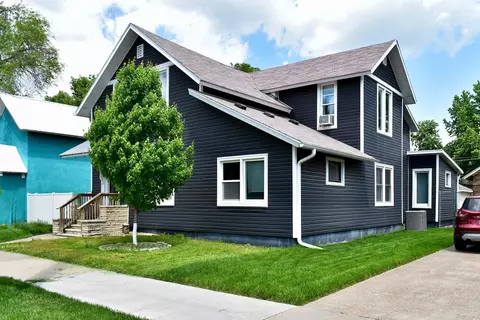 264 E 5th St, Winona, MN 55987 photo 2