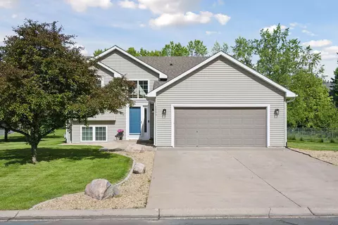 8090 Prairie Trl, Rockford, MN 55373