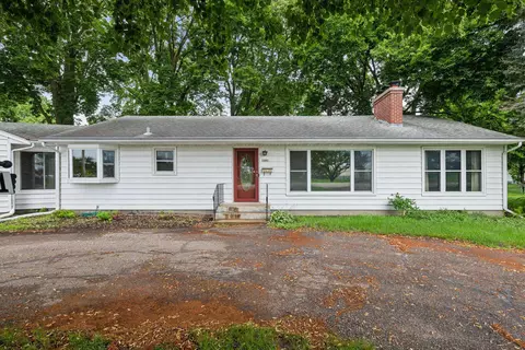 1351 Valley St, Chaska, MN 55318