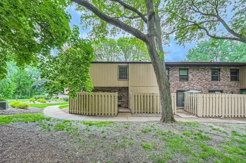 2555 Unity Ave N, Golden Valley, MN 55422