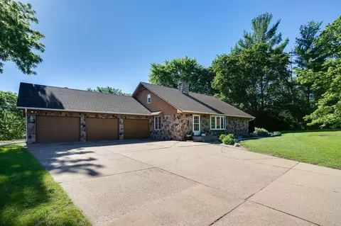 816 Belmont Ln E, Maplewood, MN 55117