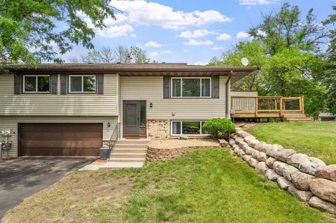 10711 Zinran Cir S, Bloomington, MN 55438