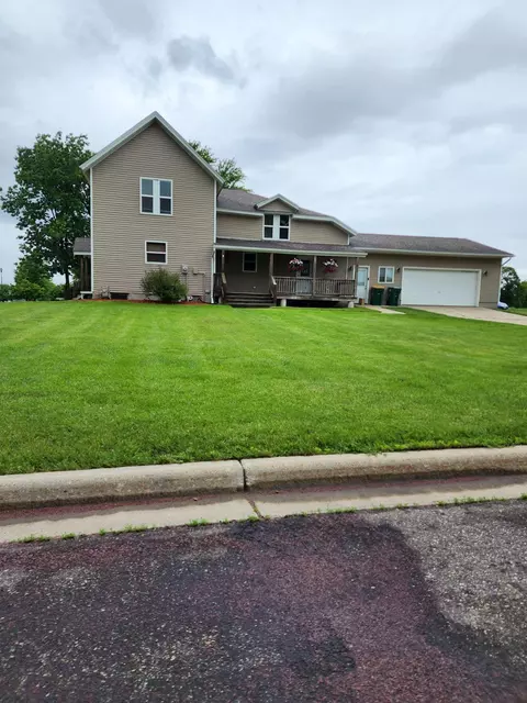 814 N Craig St, Janesville, MN 56048