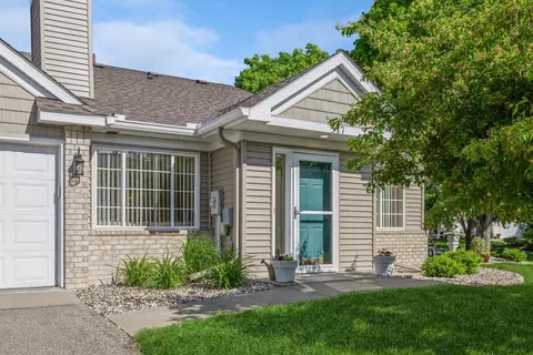 517 Mission Hills Dr, Chanhassen, MN 55317