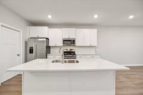 1554 Torres Ln, West Saint Paul, MN 55118