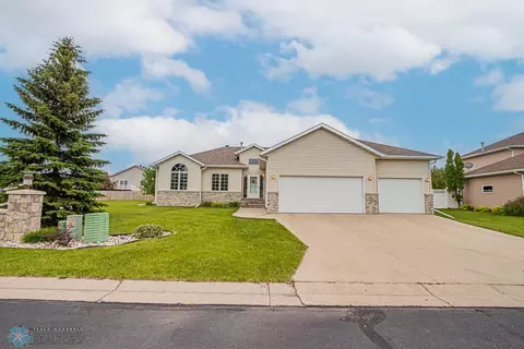 3504 Park Ave, Fargo, ND 58103