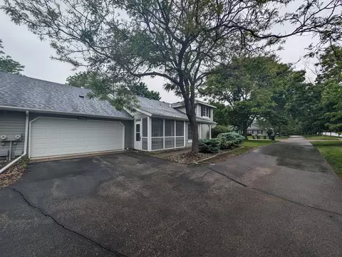 7754 Glenda Ct, Apple Valley, MN 55124