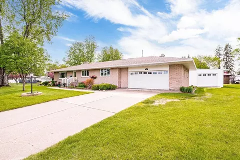 807 9th St, Cloquet, MN 55720