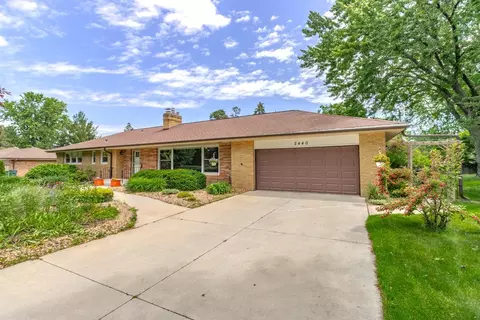2440 Arona St, Roseville, MN 55113