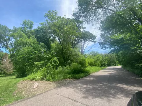 12820 Jane Ln, Hopkins, MN 55343